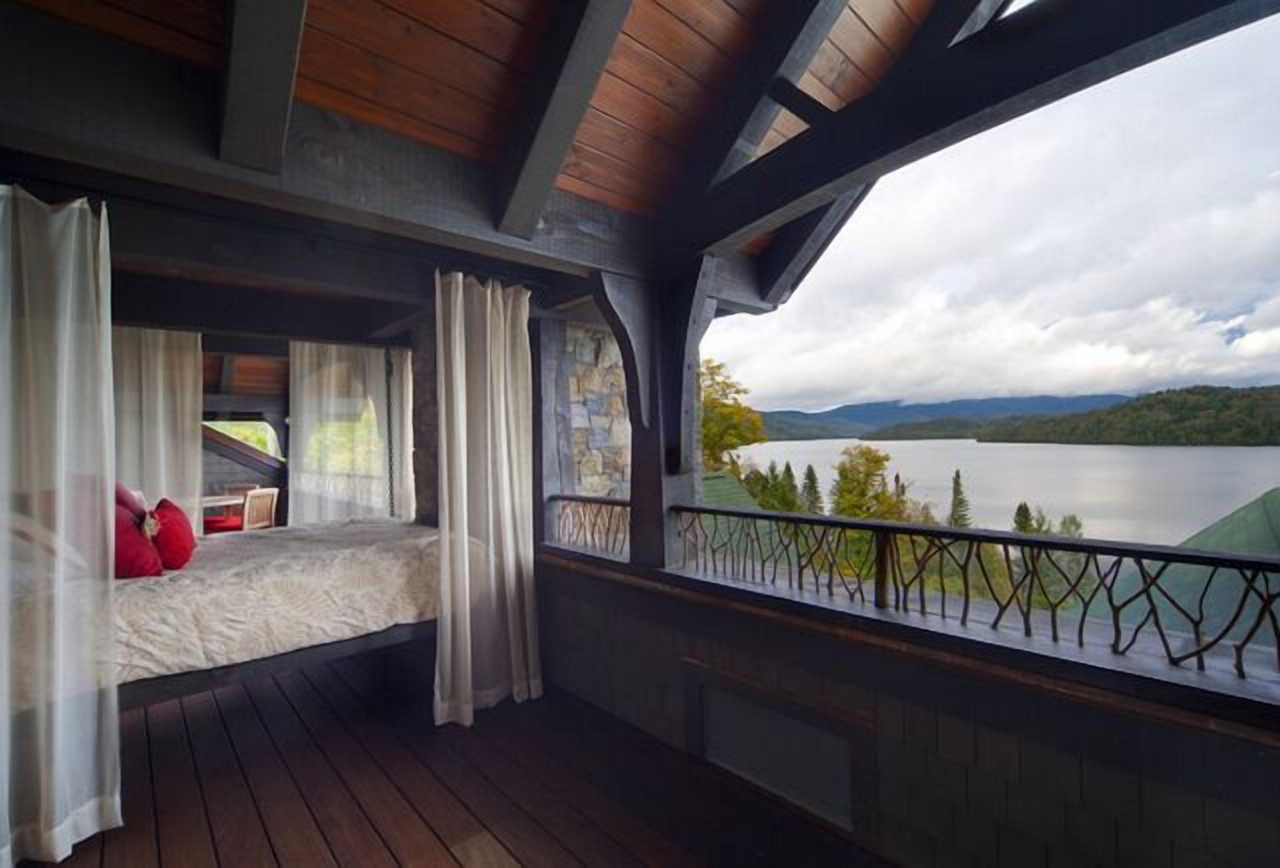 Free WiFi, bed sheets, alarm clocks