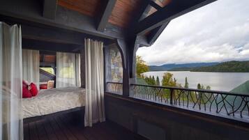 Free WiFi, bed sheets, alarm clocks