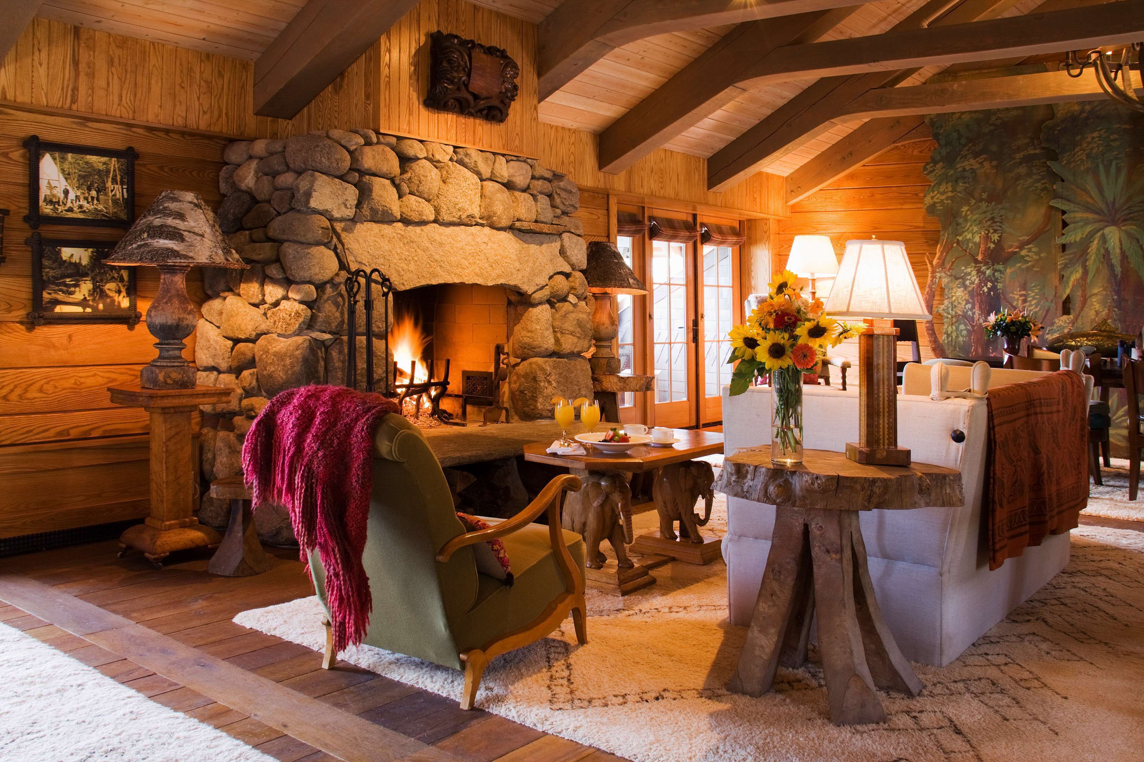 Free WiFi, bed sheets, alarm clocks