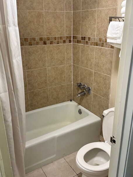 Days Inn by Wyndham Asheville West - Image 28
