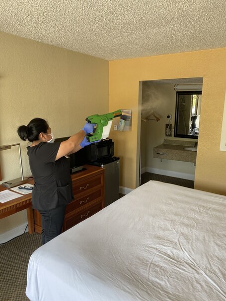 Days Inn by Wyndham Asheville West - Image 33