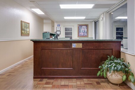 Days Inn by Wyndham Asheville West - Image 20