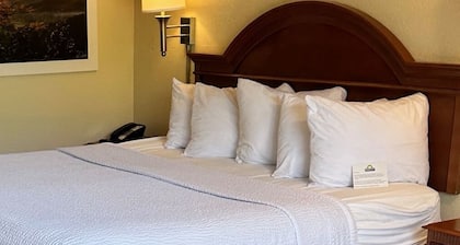 Days Inn by Wyndham Asheville West