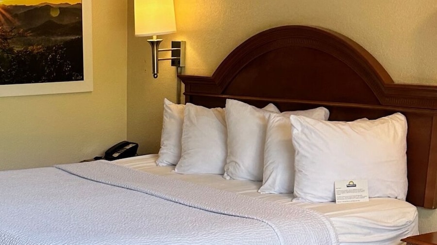 Days Inn by Wyndham Asheville West