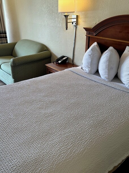 Days Inn by Wyndham Asheville West - Image 30