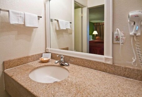 Days Inn by Wyndham Asheville West - Image 7
