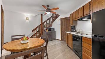 Leilighet – standard, 1 soverom, balkong | Delt kjøkken | Kjøleskap, mikrobølgeovn, kokeplater og oppvaskmaskin