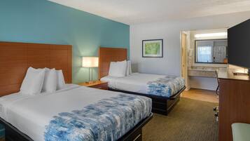 Escritorio, espacio para trabajar con laptop y insonorización