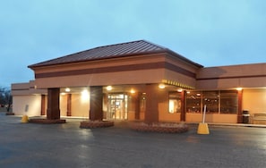 Exterior - Red Roof Inn Ashtabula - Austinburg (Austinburg)
