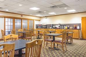 Free daily continental breakfast - Red Roof Inn Ashtabula - Austinburg (Austinburg)