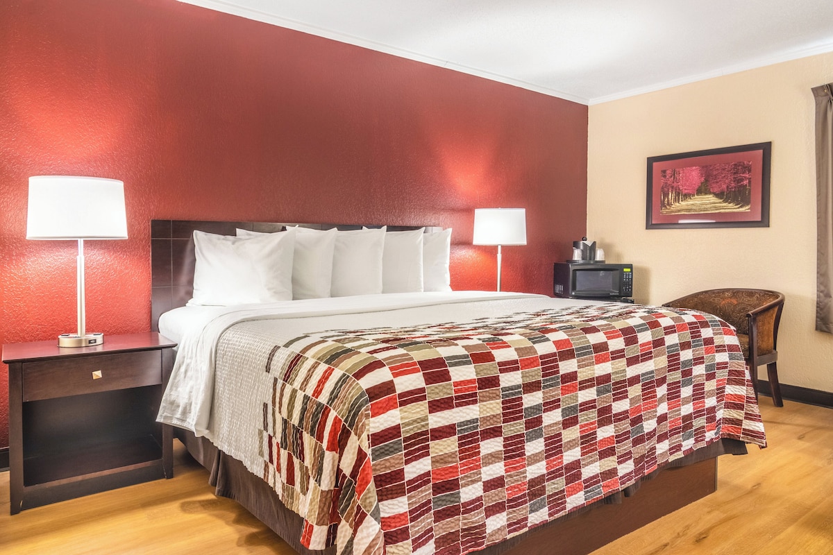 Superior Room, 1 King Bed, Non Smoking | Desk, soundproofing, iron/ironing board, WiFi (free)