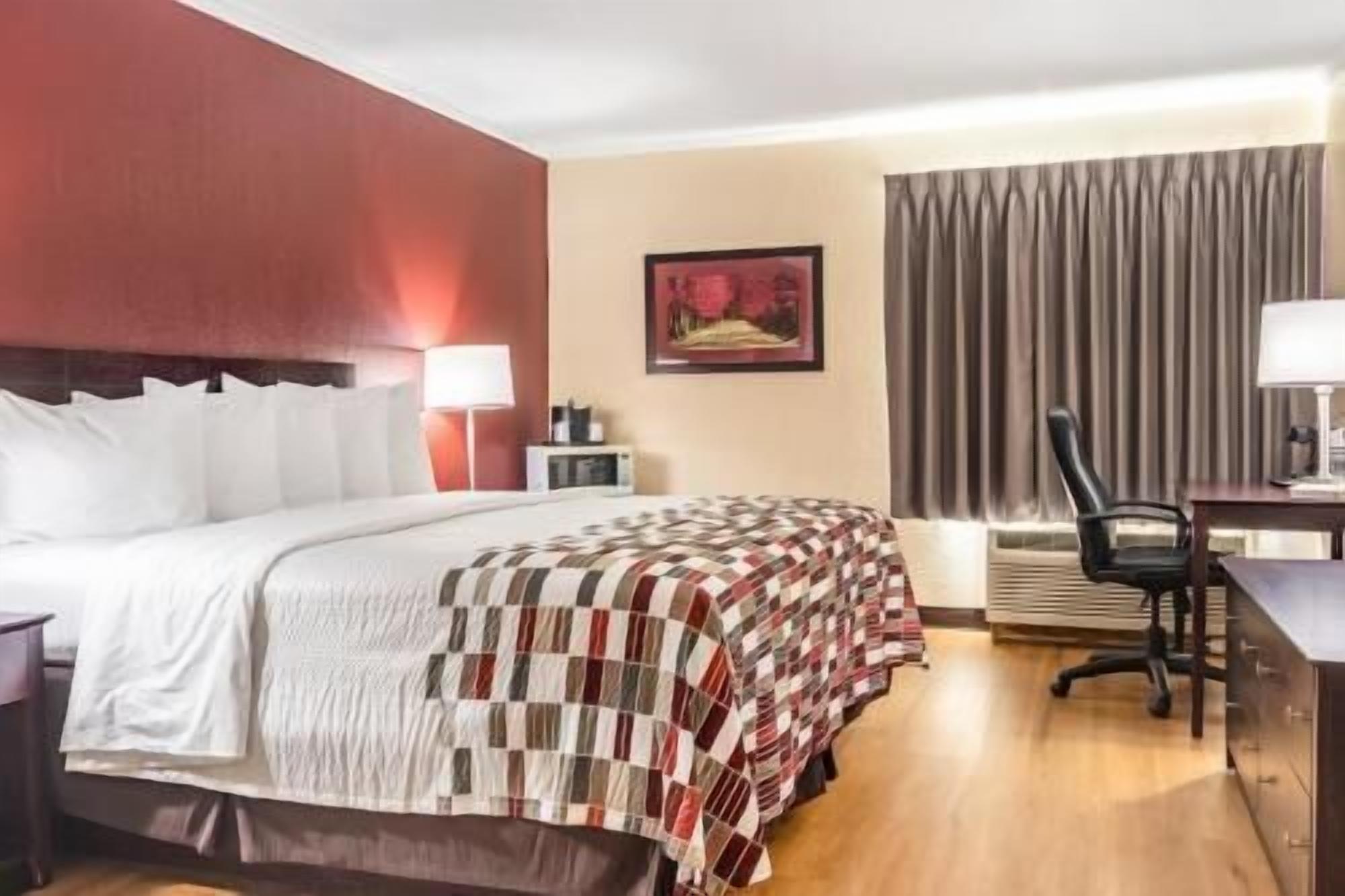 Bureau, chambres insonorisées, fer et planche à repasser, Wi-Fi gratuit