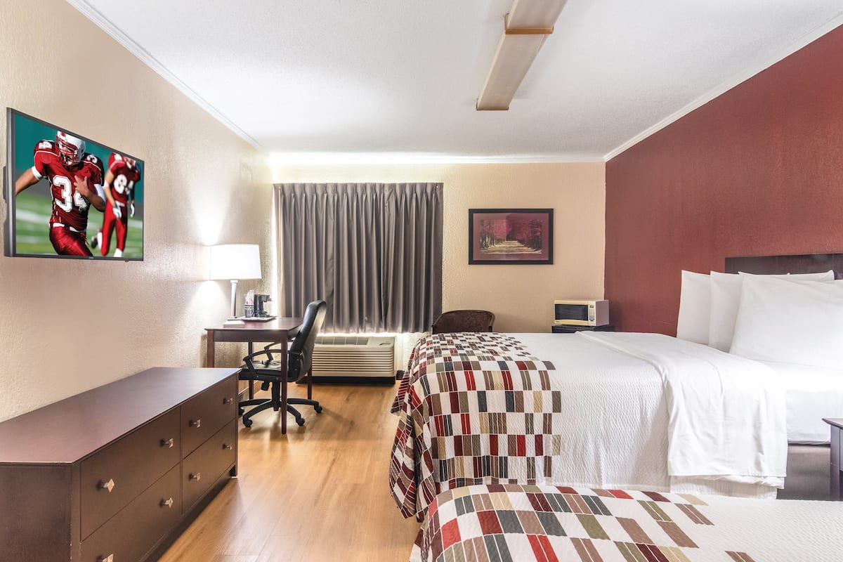 Habitación Deluxe, 2 camas matrimoniales, para no fumadores | Escritorio, insonorización, tabla de planchar con plancha y wifi gratis
