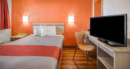 Motel 6 North Ridgeville, OH - Cleveland Intl Airport - N Ridgeville