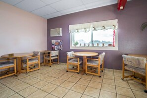 Breakfast area - Rodeway Inn Boardman - Hermiston (Boardman)