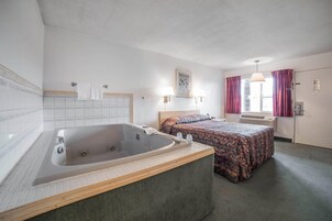 Room, 1 Queen Bed, Non Smoking | Soundproofing, rollaway beds, free WiFi, bed sheets