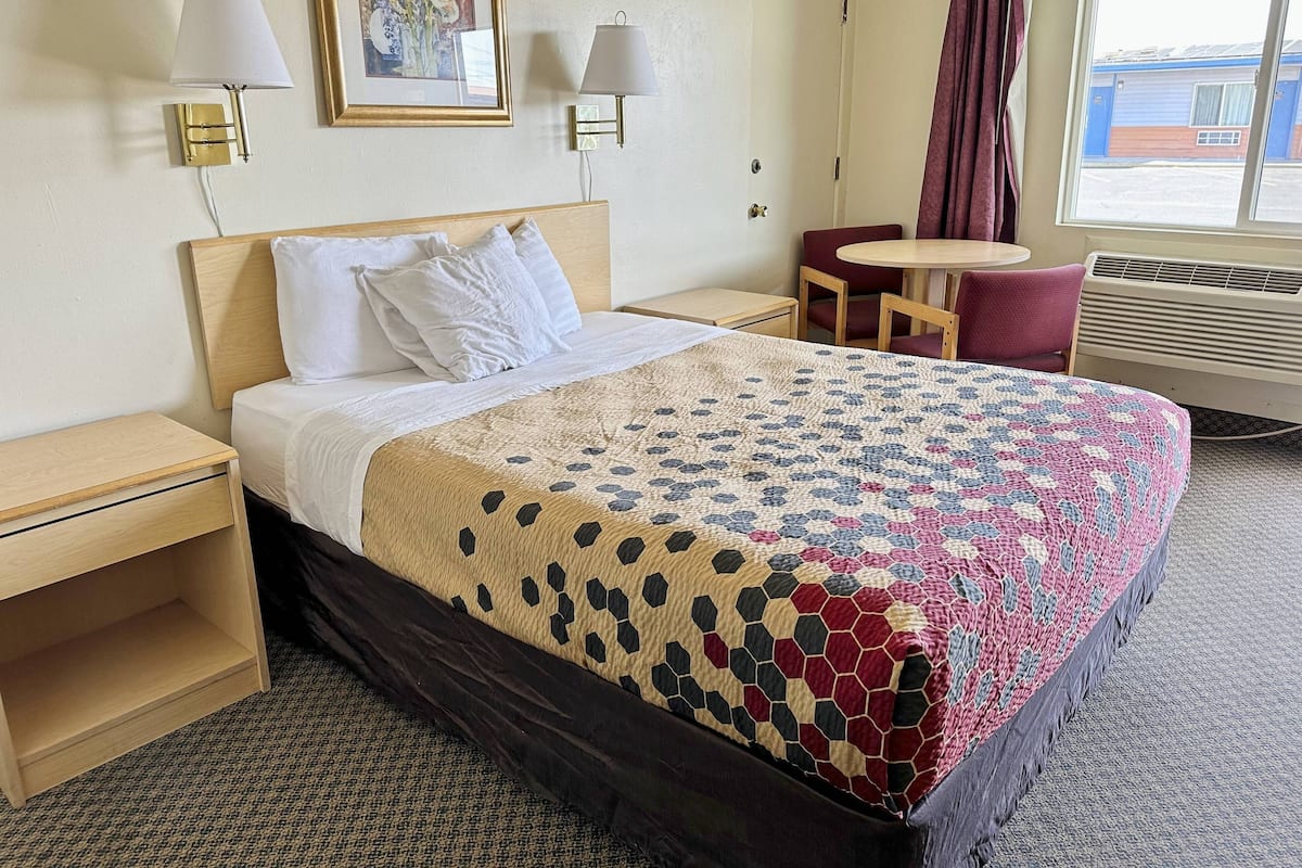 Rollaway beds, free WiFi, bed sheets, alarm clocks