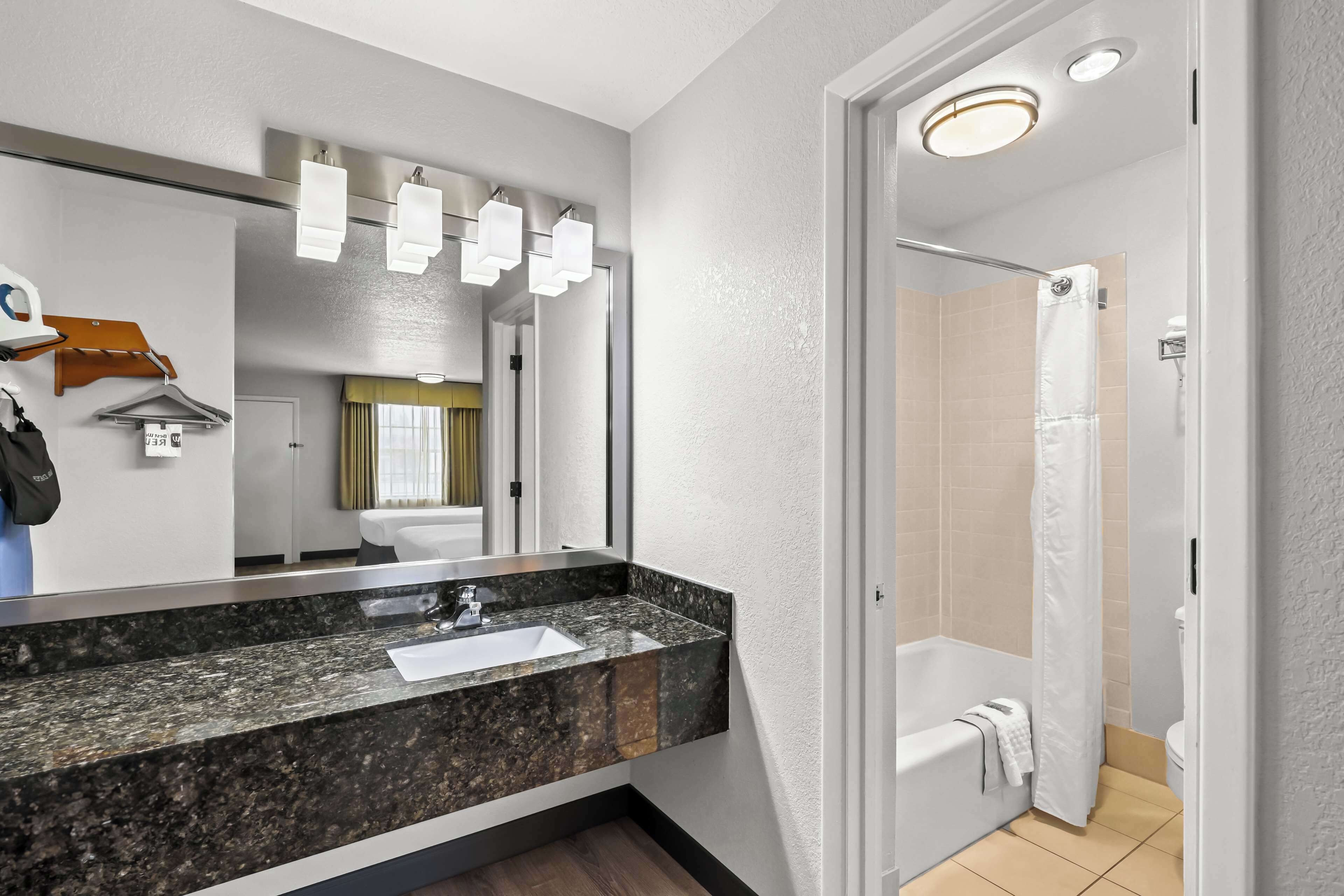 combined shower/bathtub, free toiletries, hair dryer, towels