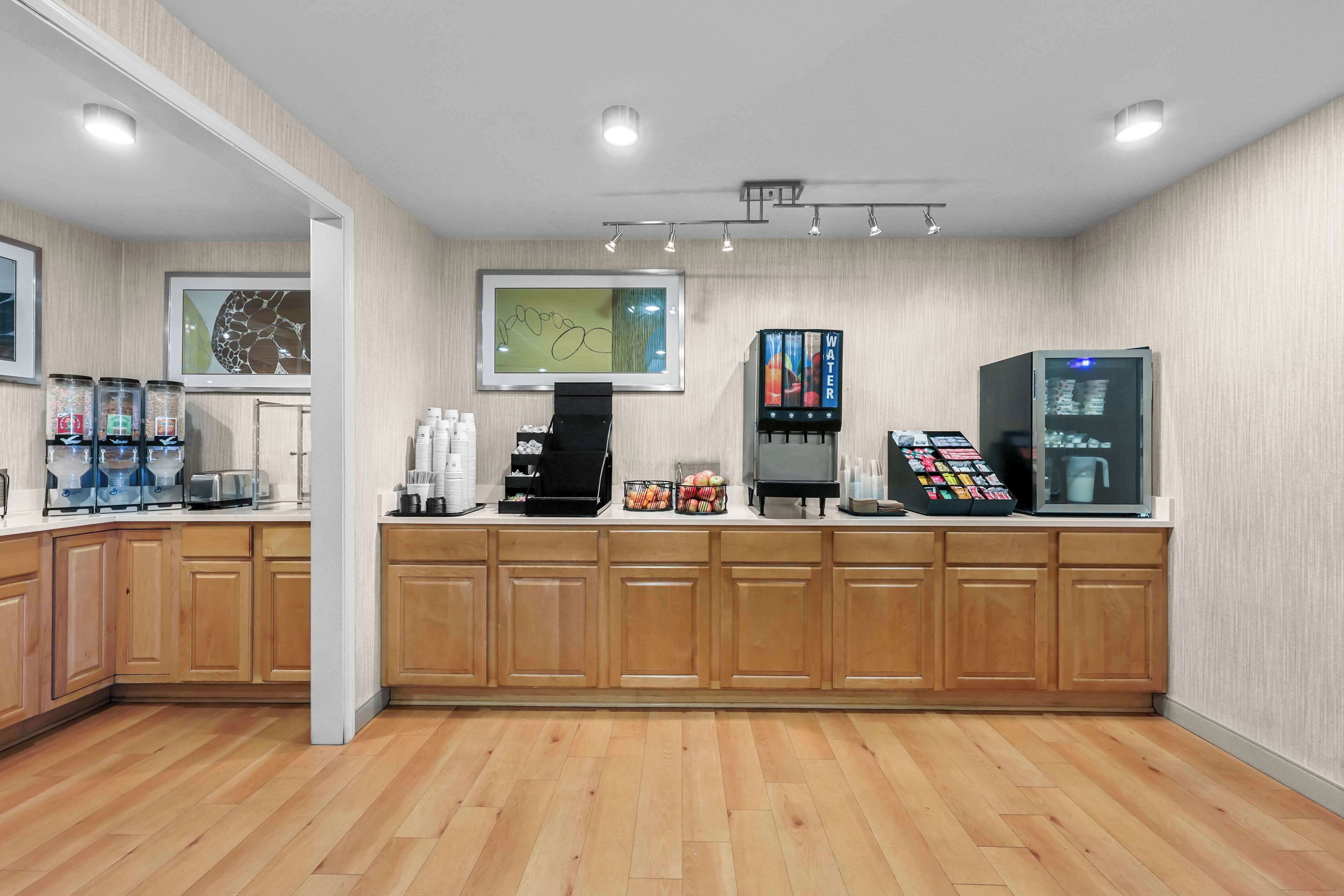 free daily continental breakfast