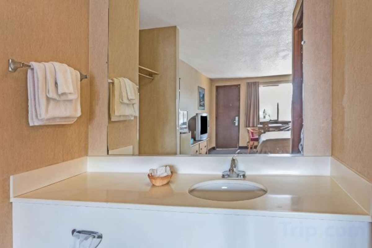 In-room safe, laptop workspace, blackout curtains, iron/ironing board