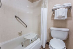 Combined shower/tub, free toiletries, hair dryer, towels