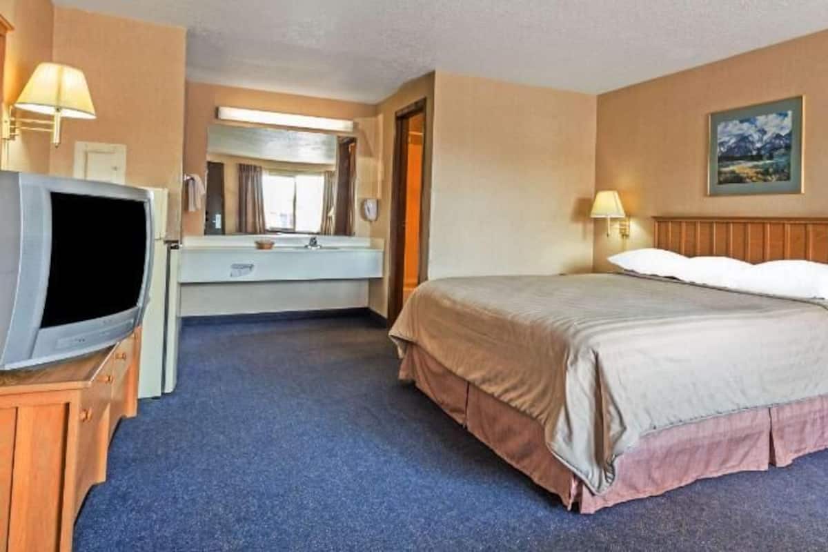 In-room safe, individually furnished, laptop workspace