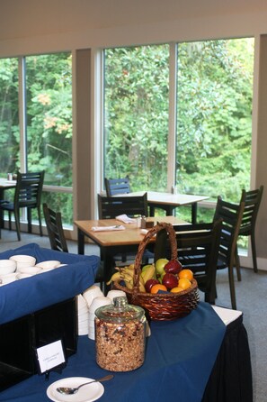 Free daily continental breakfast 