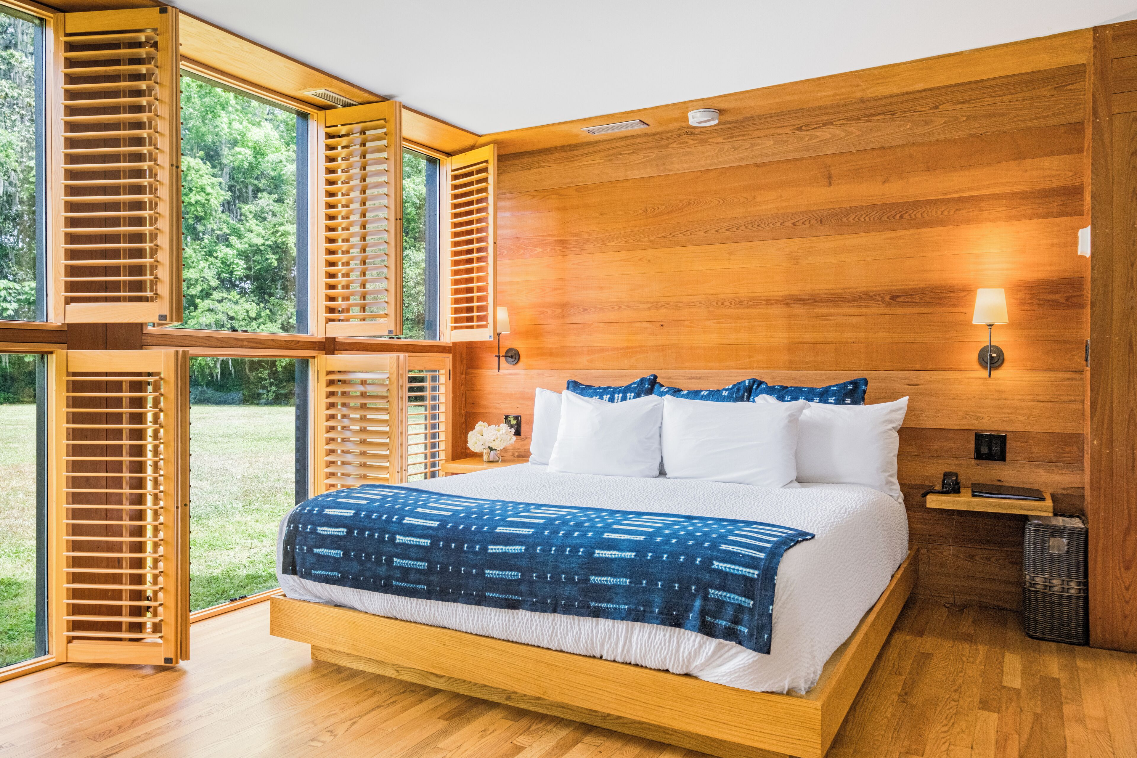 room, 1 king bed | in-room safe, individually decorated, individually furnished, desk