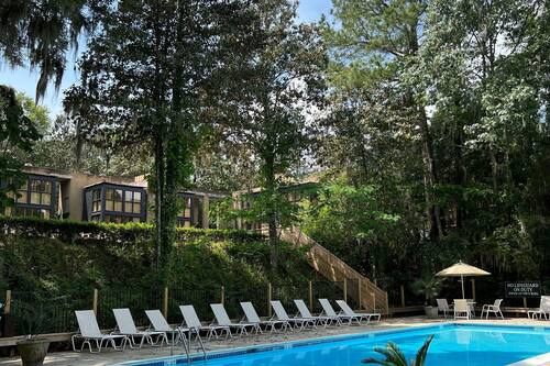 Outdoor pool, pool umbrellas, sun loungers