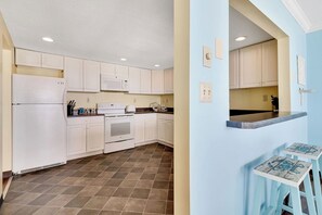 Chambre | Cuisine privée | Réfrigérateur, micro-ondes, cafetière/bouilloire