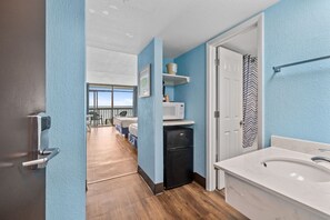 Standard Room, 2 Queen Beds, Oceanfront