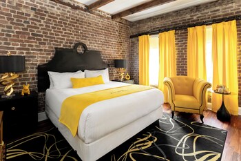 Enclave King | Egyptian cotton sheets, premium bedding, pillowtop beds, in-room safe at The Vendue