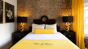 Enclave Queen | Egyptian cotton sheets, premium bedding, pillowtop beds, in-room safe