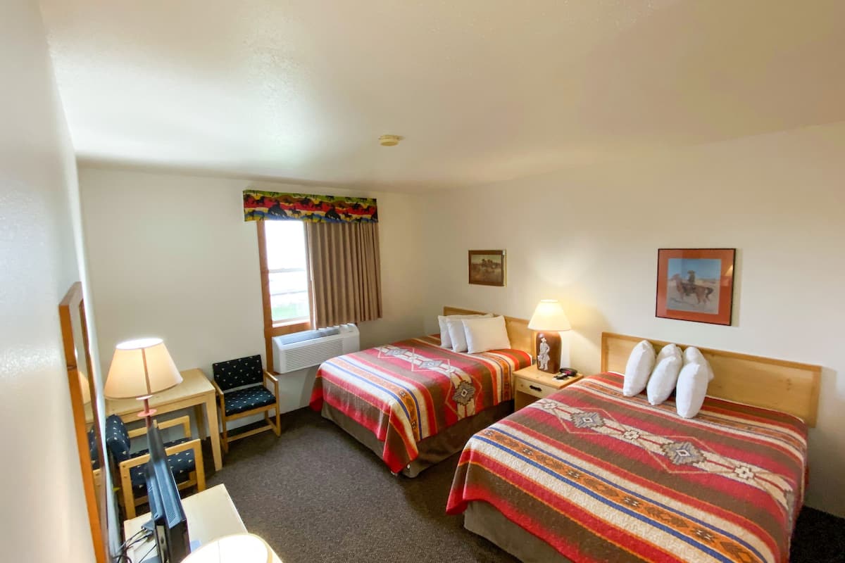 Chambre, 2 grands lits, non-fumeur | Bureau, lit d’appoint (supplément), accès au Wi-Fi (inclus)