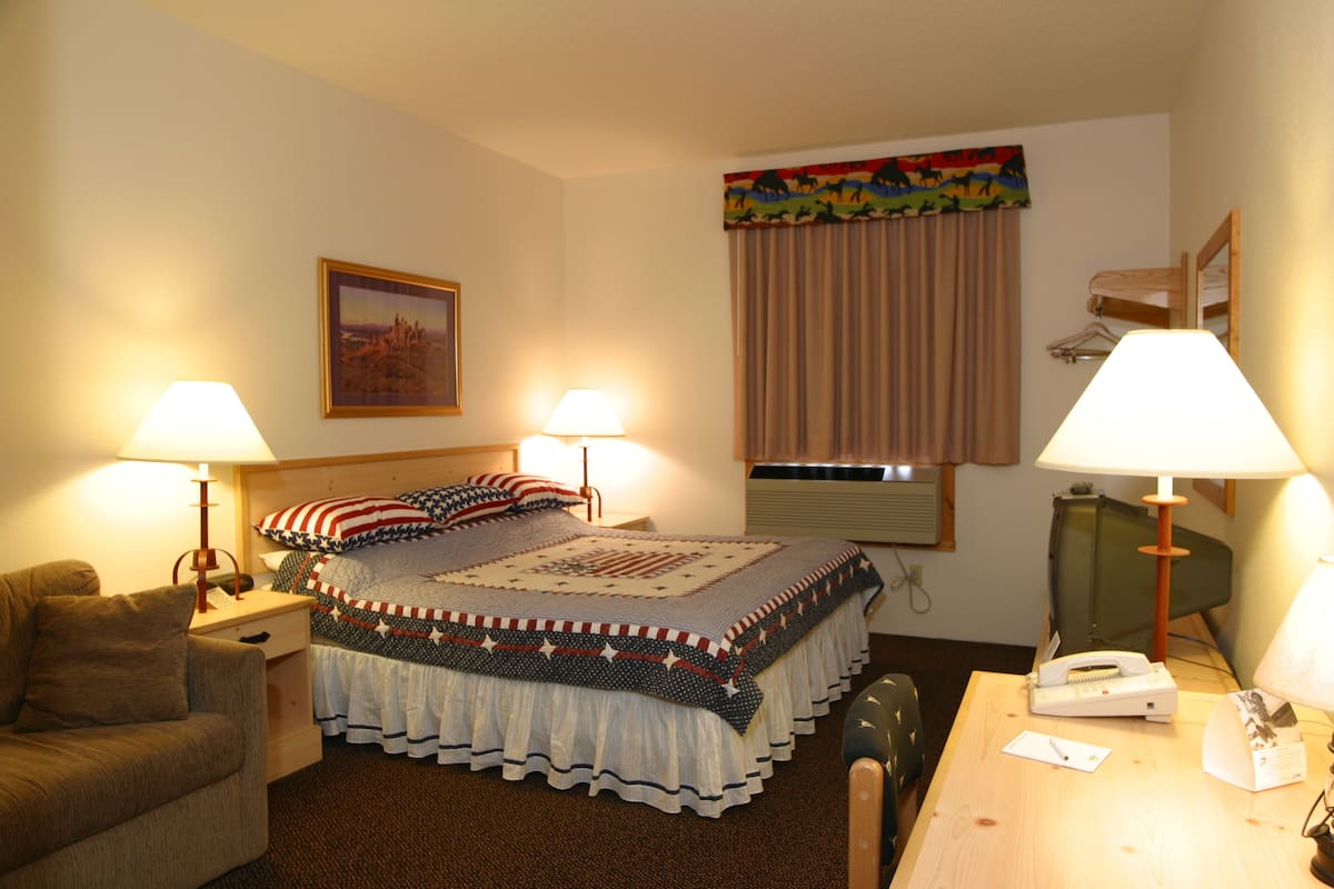 Chambre, 1 très grand lit, non-fumeur | Bureau, lit d’appoint (supplément), accès au Wi-Fi (inclus)
