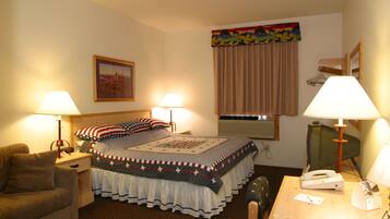 Zimmer, 1 King-Bett, Nichtraucher | Schreibtisch, Zustellbetten, kostenloses WLAN, Bettwäsche