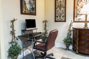 Business center - Super 8 by Wyndham Caryville TN (Caryville)