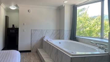 Habitación individual Deluxe, 1 cama King size, hidromasaje | Tina de hidromasaje privada