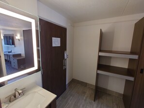 1 bedroom, in-room safe, desk, laptop workspace