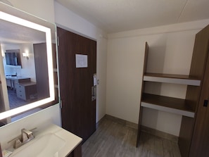 1 bedroom, in-room safe, desk, laptop workspace