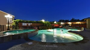 2 outdoor pools, open 10:00 AM to 10:00 PM, pool loungers - Sunday House Inn and Suites (Fredericksburg)