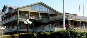 Exterior - Sunday House Inn and Suites (Fredericksburg)