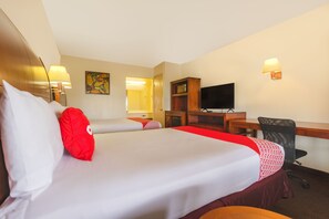 Tabla de planchar con plancha, wifi gratis, ropa de cama