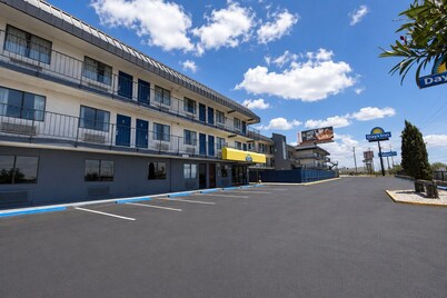 Days Inn by Wyndham El Paso I-10 East