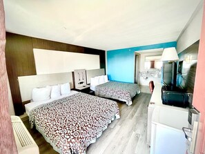 Escritorio, wifi gratis y ropa de cama 