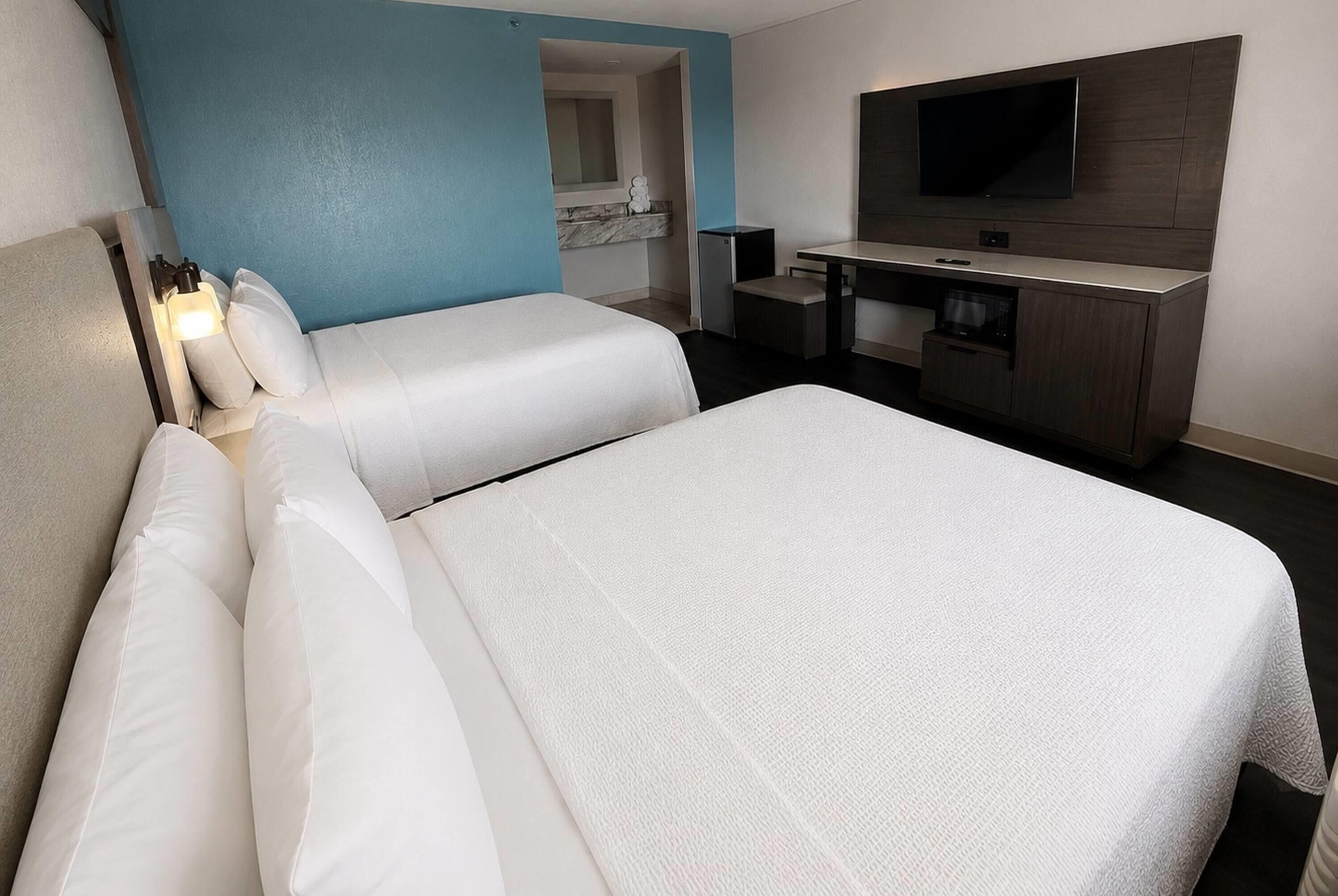 Escritorio, wifi gratis, ropa de cama