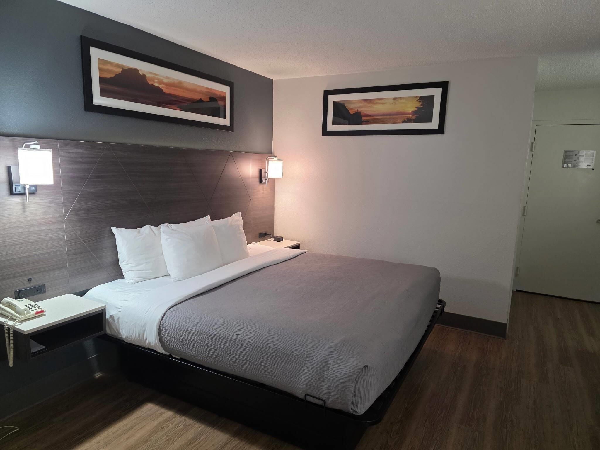 Cortinas blackout, tabla de planchar con plancha y cunas gratuitas 