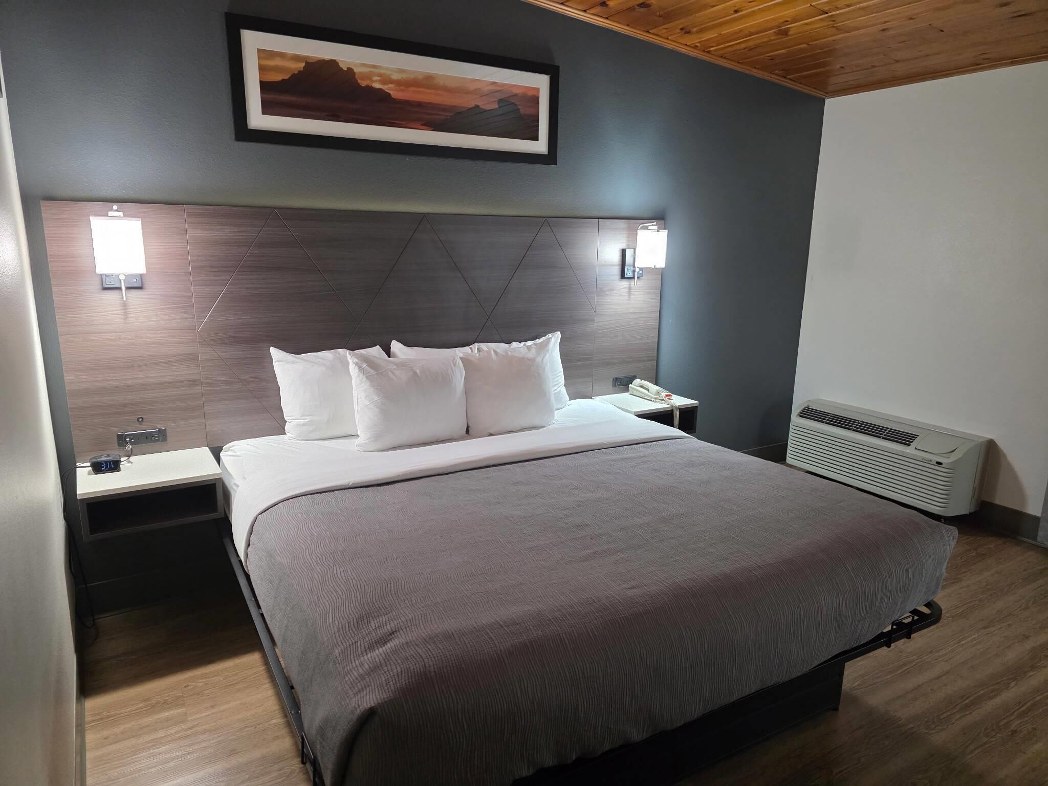 ผ้าม่านกันแสง, เตารีด/โต๊ะรีดผ้า, เปล/เตียงเด็กอ่อน (ฟรี)