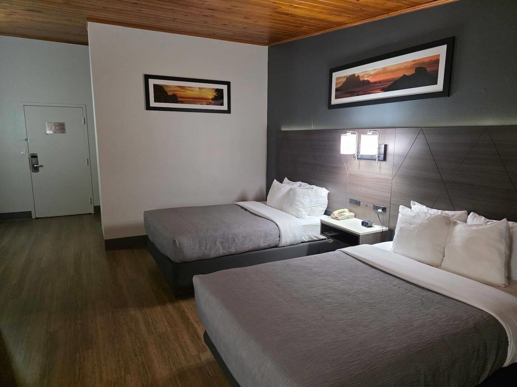Cortinas blackout, tabla de planchar con plancha y cunas gratuitas 