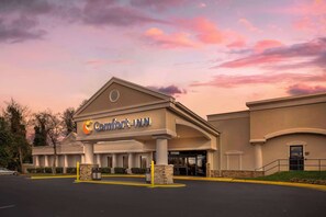 A Comfort Inn hotel with a modern facade, a large entrance, and a parking lot.